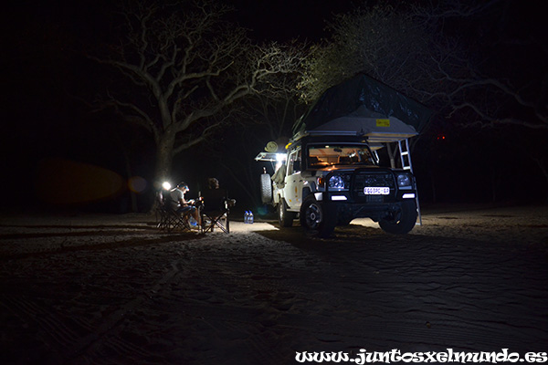 Noche en Khama Rhino Sanctuary