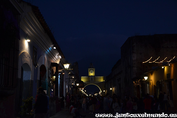Arco de Santa Catalina de noche