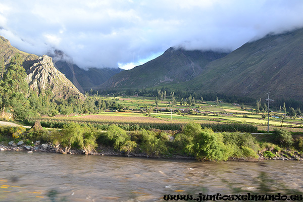 Tren Ollantaytambo a Aguas Calientes 2