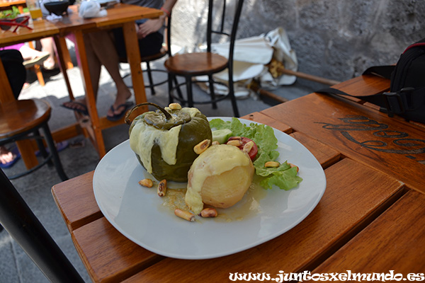 Comida en Arquipa Rocoto relleno