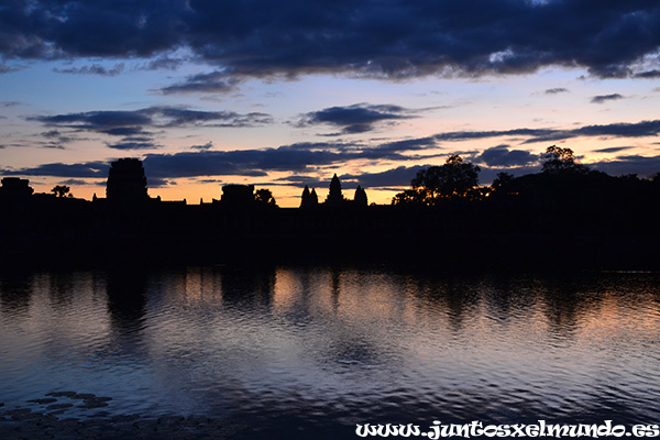 Amanecer en Angkor Wat 1