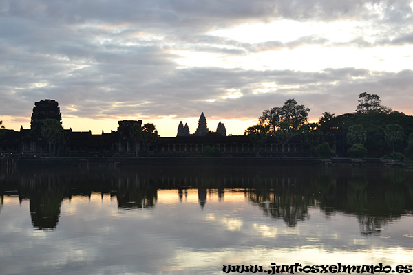 Amanecer en Angkor Wat 2