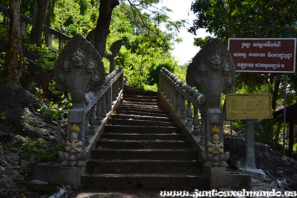 Phnom Chhngok Cave Temple 1