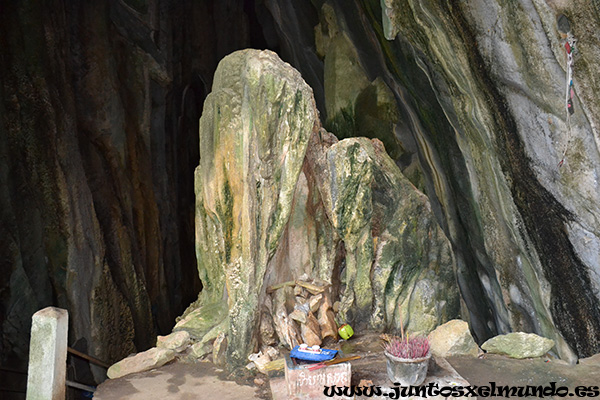 Phnom Chhngok Cave Temple 2