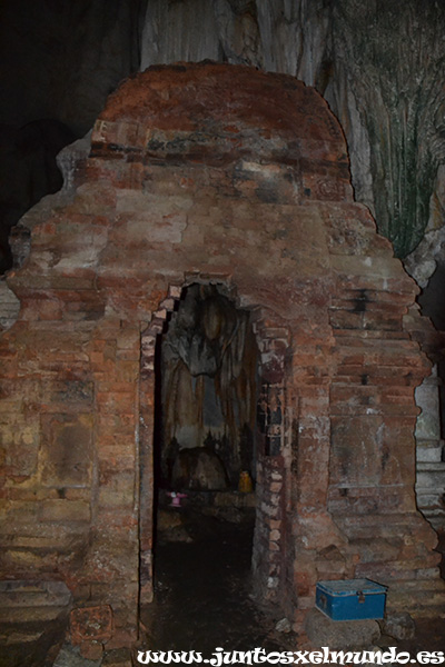Phnom Chhngok Cave Temple 3