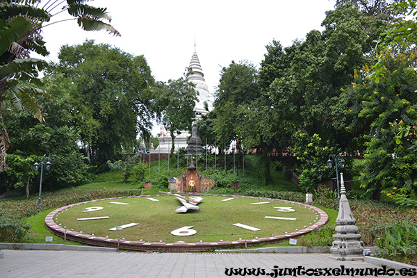 Wat Phnom 6