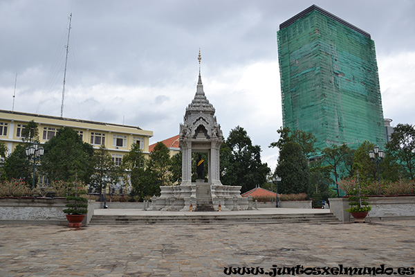 Wat Phnom 7