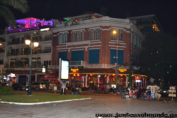 Phnom Penh de noche 2