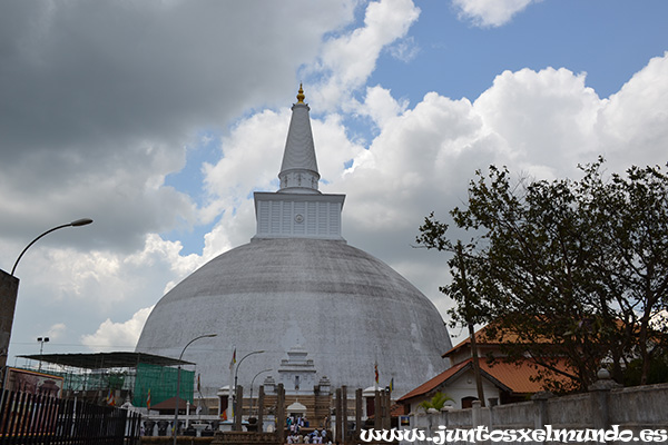 Dagoba Ruvanvelisaya 1