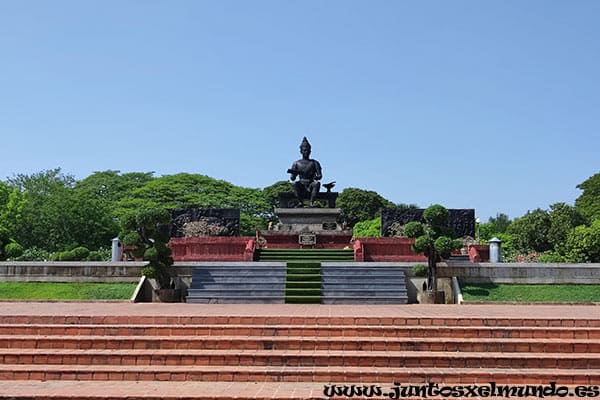 Monumento al Rey Ram Khamhaeng
