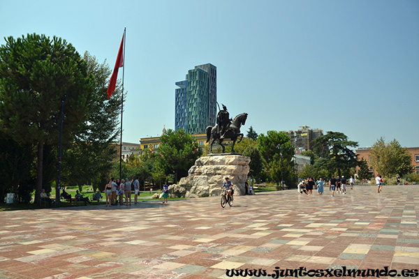 Plaza Skenderbeg