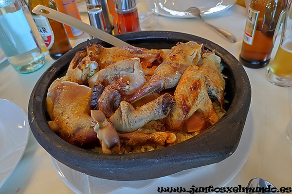 Comida en restaurante KROI