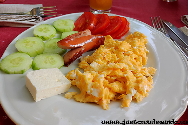 Desayuno en hotel Garden Vila