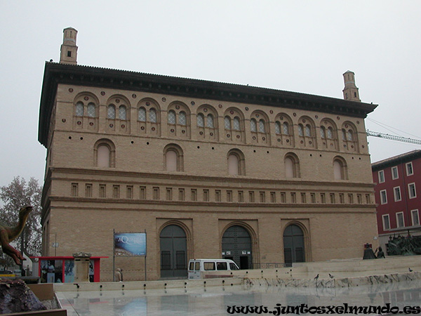 Zaragoza La Lonja y sala de exposiciones