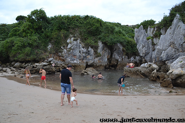 Playa de Gulpiyuri 2