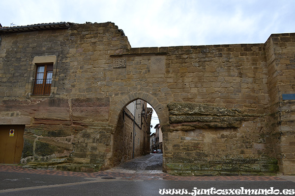 Briones Puerta Villa de Briones