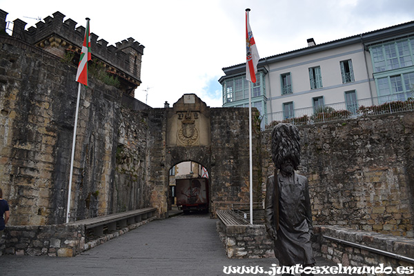 Hondarribia Puerta de Santa Maria 1