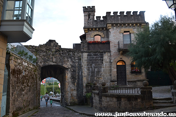 Hondarribia Puerta de Santa Maria 2