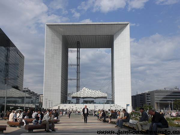 La defense 2