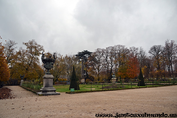 Bourges Jardines catedral 1