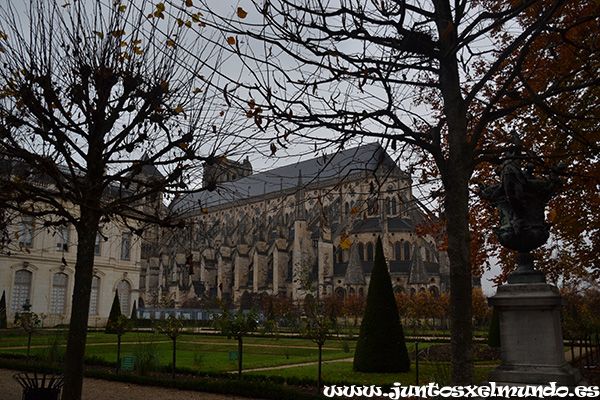 Bourges Jardines catedral 2