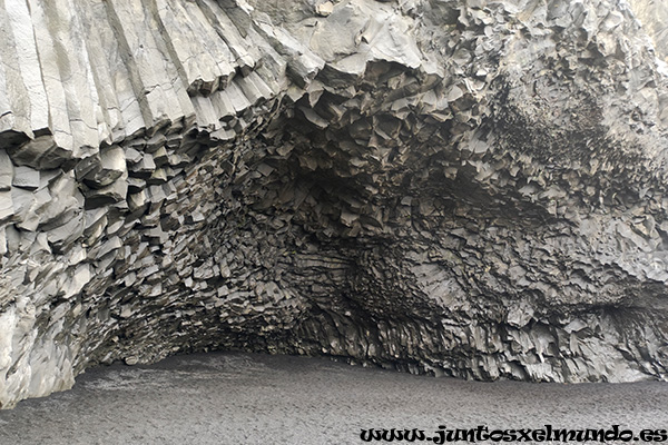 Reynisfjara Beach 4