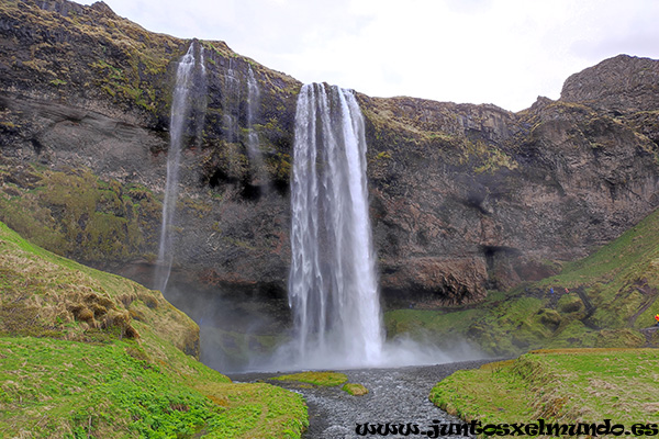 Seljalandsfoss 8