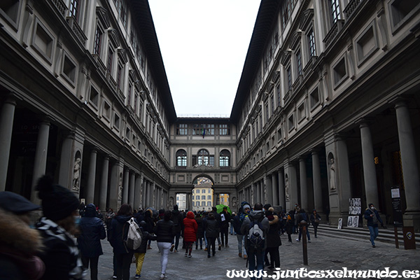 Piazzale degli Uffizi